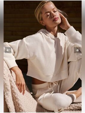 Alo muse set sweater and shorts